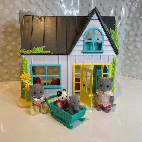 Honey Bee Acres 🌻Sunflower Country Cottage with 🐱Calico Critters - Picture 9 of 14